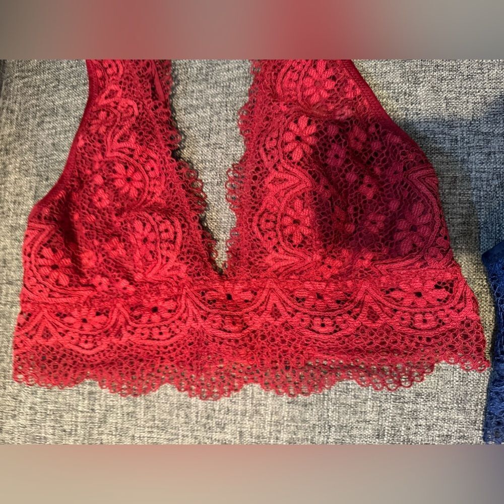 Two Victorias‎ Secret Lace Bras: Red and Blue size S - Picture 8 of 8